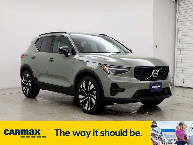 2023 Volvo XC40 Plus Dark Theme