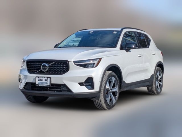 2023 Volvo XC40 Plus Dark Theme