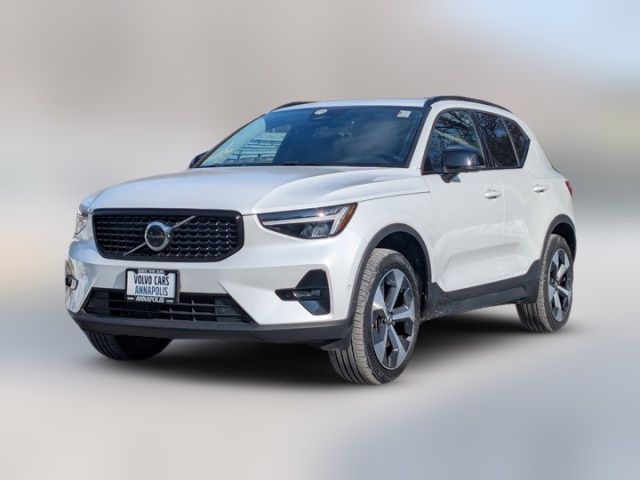 2023 Volvo XC40 Plus Dark Theme