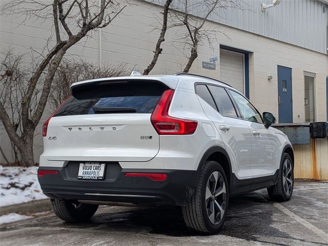 2023 Volvo XC40 Plus Dark Theme