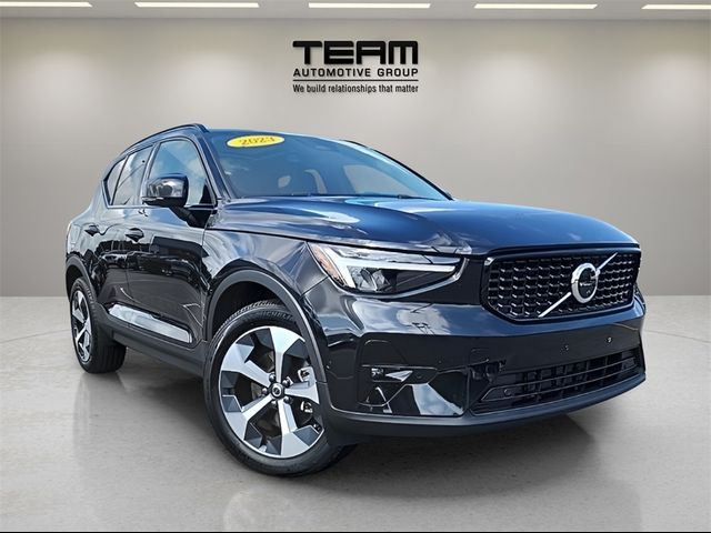 2023 Volvo XC40 Plus Dark Theme