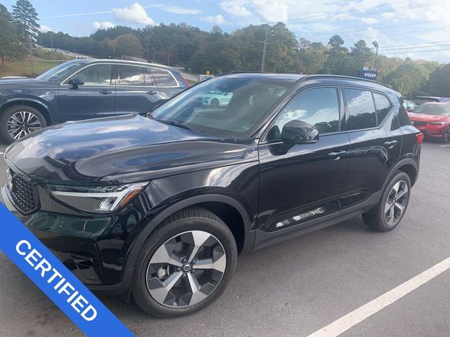 2023 Volvo XC40 Plus Dark Theme