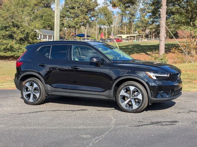 2023 Volvo XC40 Plus Dark Theme