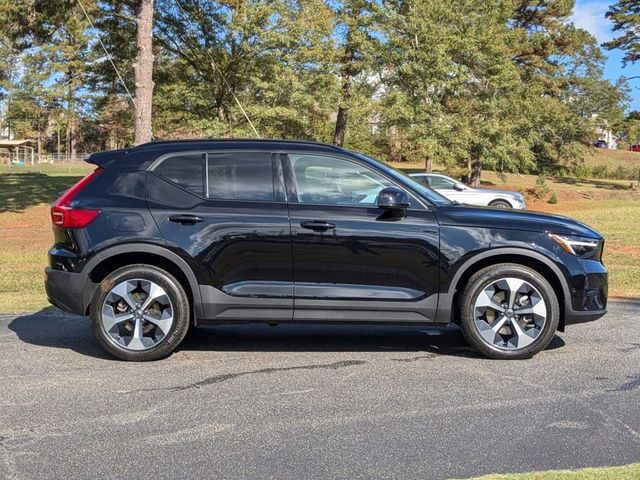 2023 Volvo XC40 Plus Dark Theme