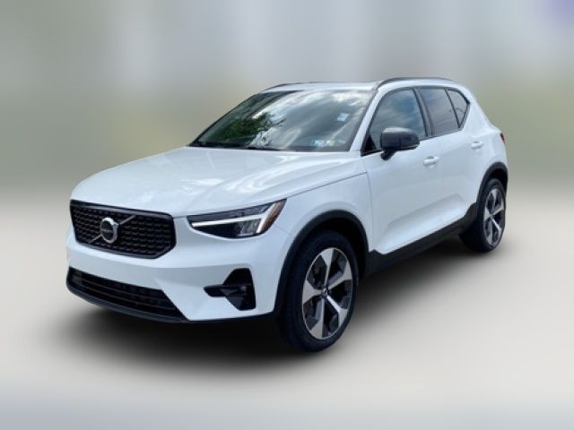 2023 Volvo XC40 Plus Dark Theme