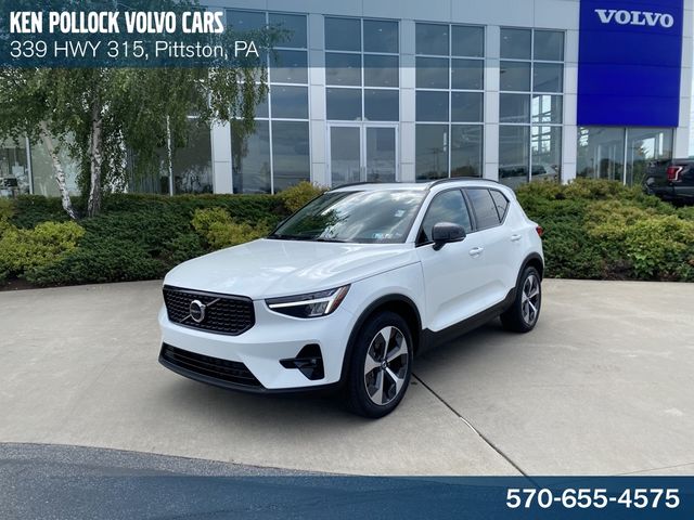 2023 Volvo XC40 Plus Dark Theme