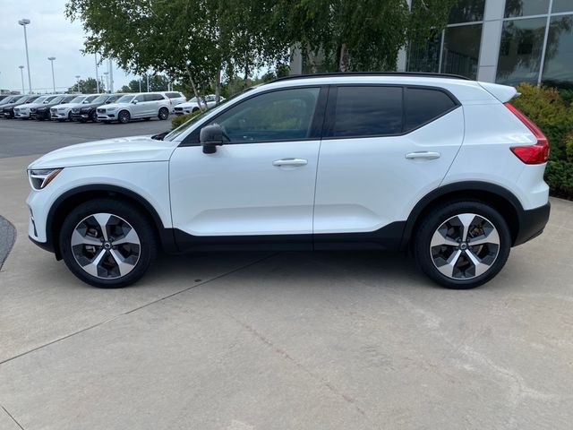 2023 Volvo XC40 Plus Dark Theme