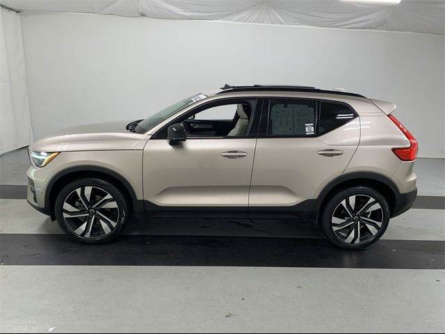 2023 Volvo XC40 Plus Dark Theme