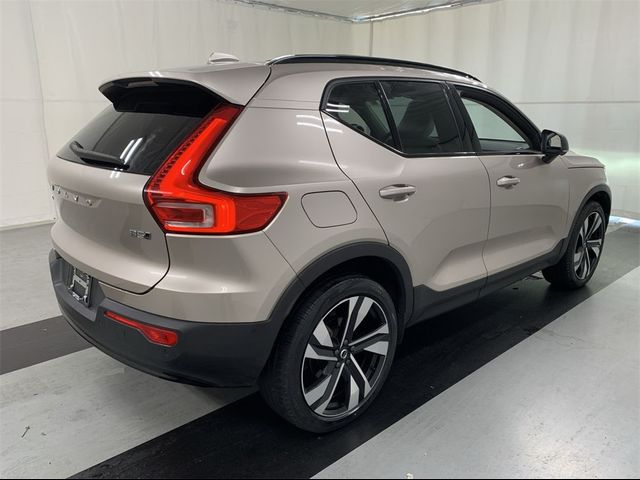 2023 Volvo XC40 Plus Dark Theme