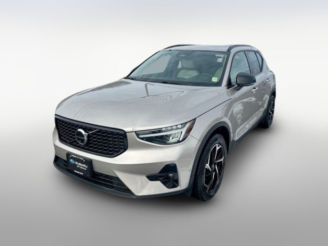 2023 Volvo XC40 Plus Dark Theme
