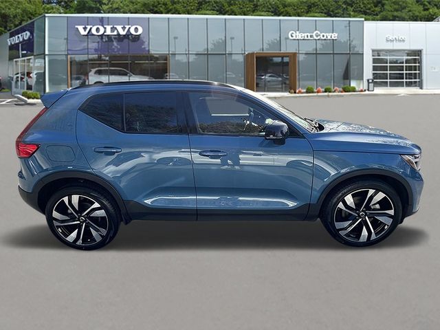 2023 Volvo XC40 Plus Dark Theme