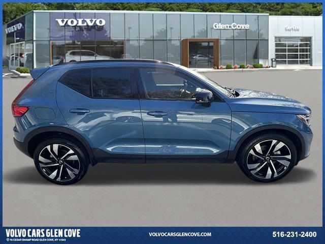 2023 Volvo XC40 Plus Dark Theme