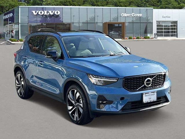 2023 Volvo XC40 Plus Dark Theme