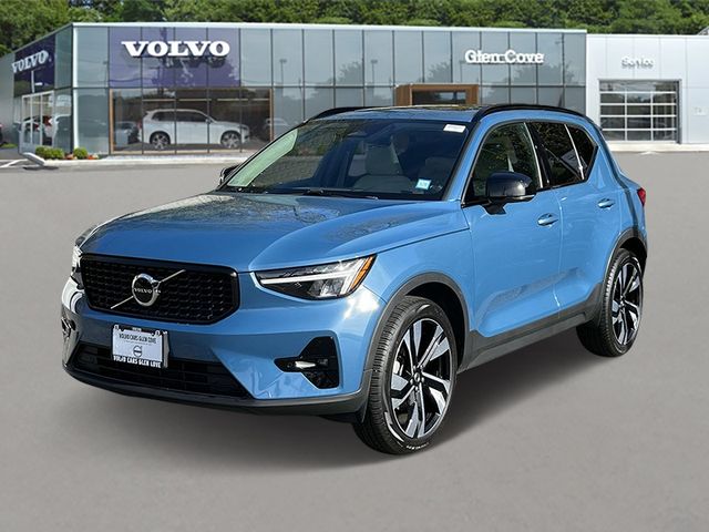 2023 Volvo XC40 Plus Dark Theme