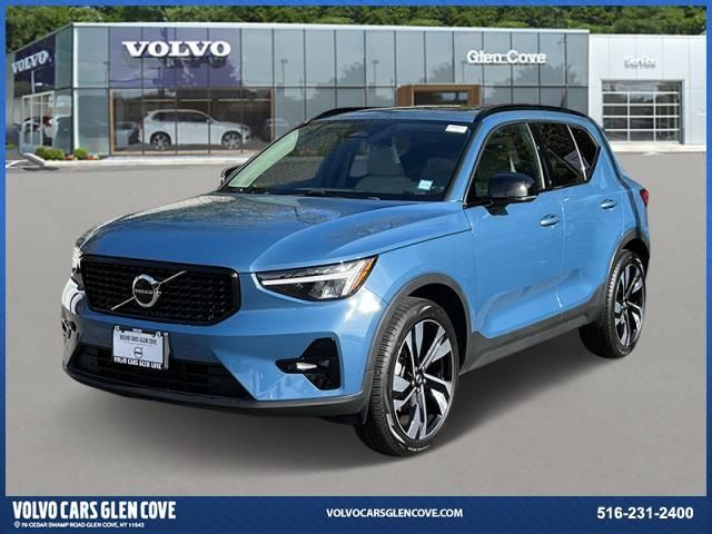 2023 Volvo XC40 Plus Dark Theme