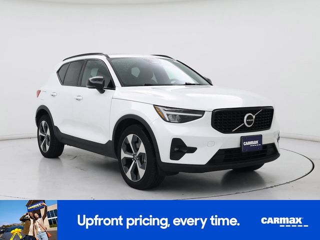 2023 Volvo XC40 Plus Dark Theme