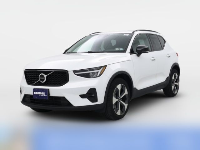 2023 Volvo XC40 Plus Dark Theme