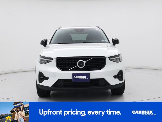 2023 Volvo XC40 Plus Dark Theme