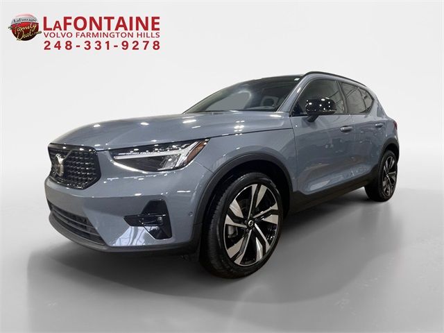 2023 Volvo XC40 Plus Dark Theme