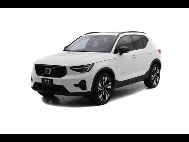 2023 Volvo XC40 Plus Dark Theme