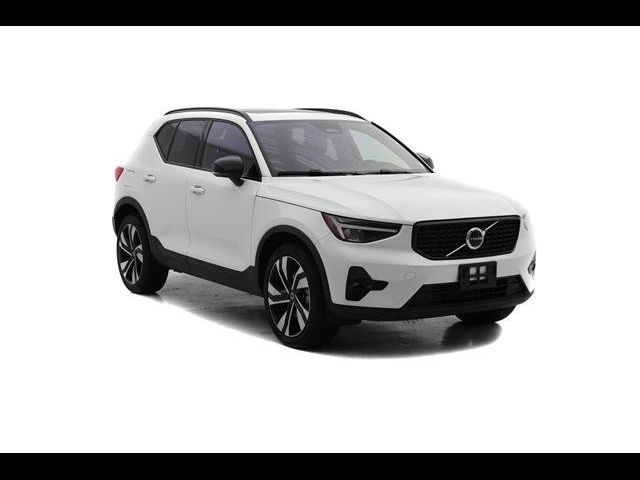 2023 Volvo XC40 Plus Dark Theme