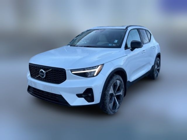 2023 Volvo XC40 Plus Dark Theme