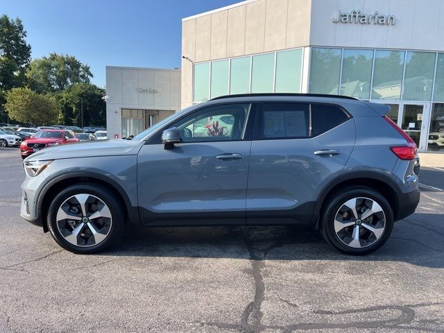 2023 Volvo XC40 Plus Dark Theme