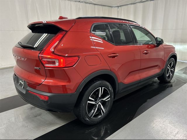 2023 Volvo XC40 Plus Dark Theme