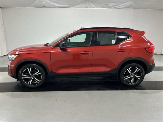 2023 Volvo XC40 Plus Dark Theme