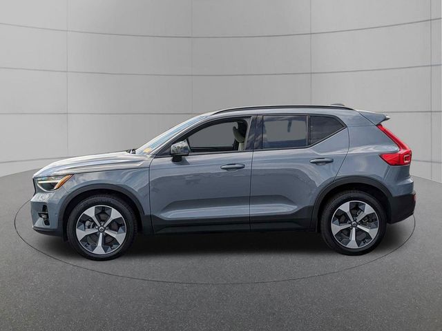 2023 Volvo XC40 Plus Dark Theme