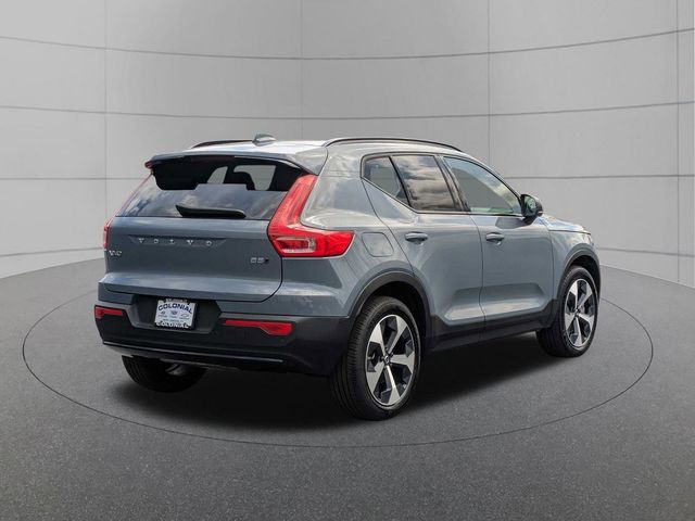 2023 Volvo XC40 Plus Dark Theme