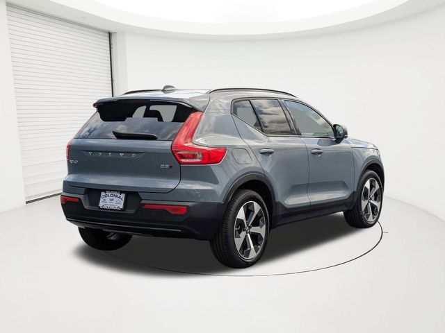 2023 Volvo XC40 Plus Dark Theme