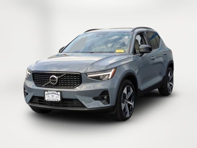 2023 Volvo XC40 Plus Dark Theme