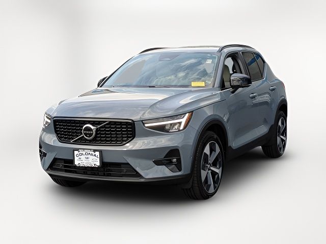 2023 Volvo XC40 Plus Dark Theme