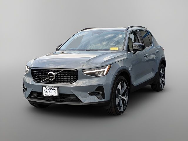 2023 Volvo XC40 Plus Dark Theme