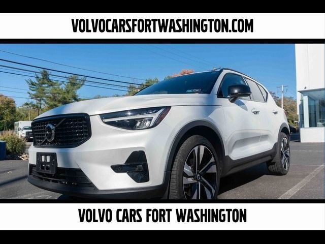 2023 Volvo XC40 Plus Dark Theme