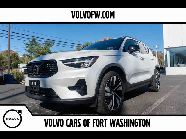 2023 Volvo XC40 Plus Dark Theme