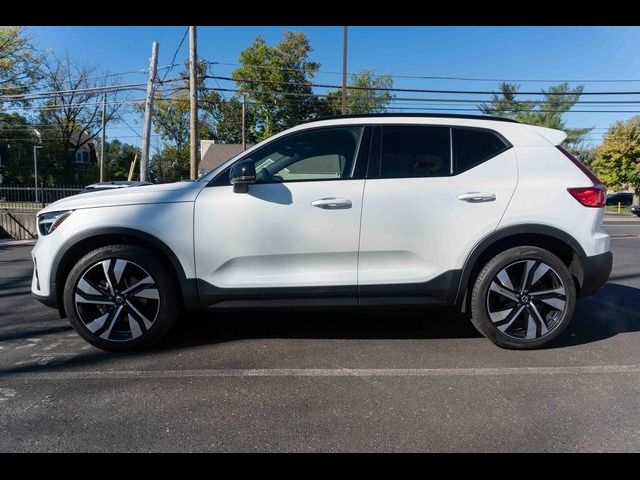 2023 Volvo XC40 Plus Dark Theme