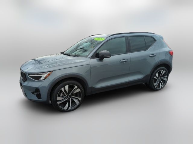 2023 Volvo XC40 Plus Dark Theme