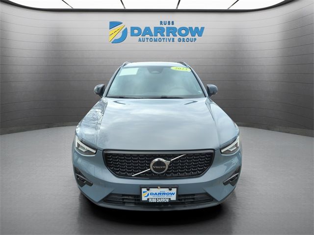 2023 Volvo XC40 Plus Dark Theme