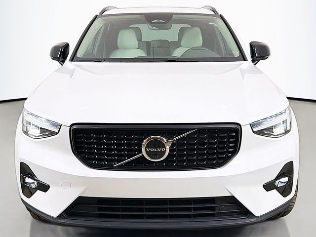 2023 Volvo XC40 Plus Dark Theme