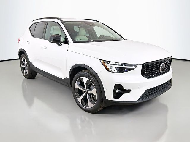 2023 Volvo XC40 Plus Dark Theme