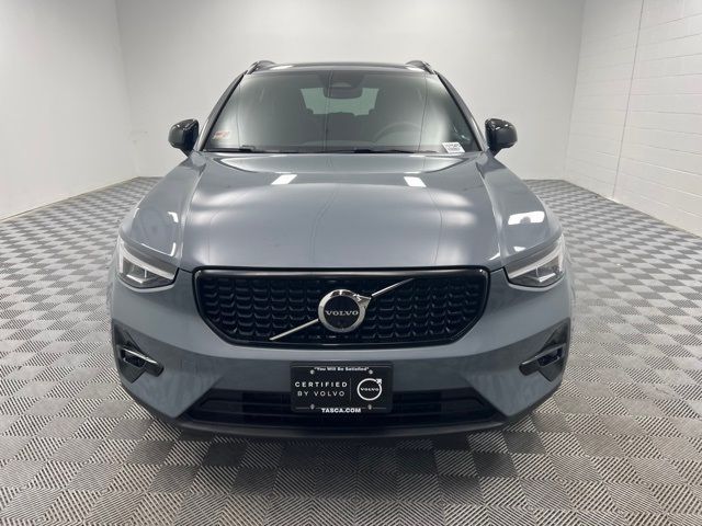 2023 Volvo XC40 Plus Dark Theme