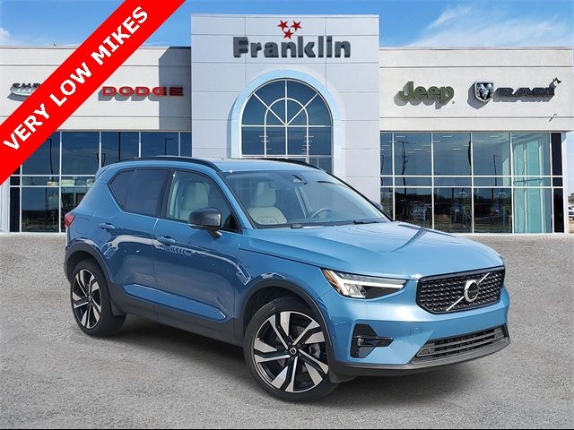 2023 Volvo XC40 Plus Dark Theme