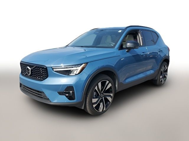 2023 Volvo XC40 Plus Dark Theme