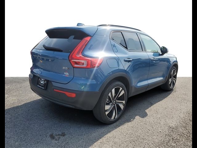 2023 Volvo XC40 Plus Dark Theme