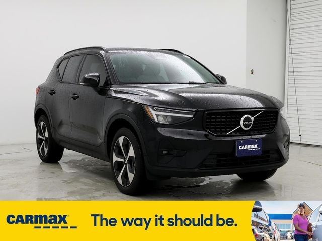 2023 Volvo XC40 Plus Dark Theme