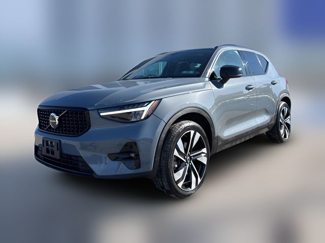 2023 Volvo XC40 Plus Dark Theme