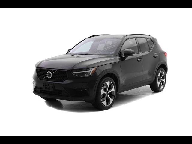 2023 Volvo XC40 Plus Dark Theme