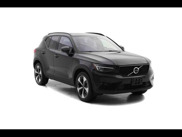 2023 Volvo XC40 Plus Dark Theme